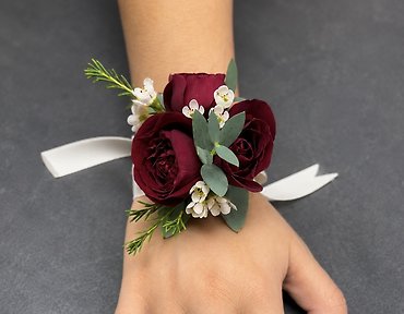 Red Spray Rose Wristlet Corsage