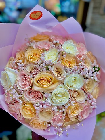 Peach, Pink & White Rosas