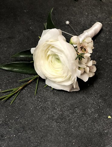 White Ranunculus BoutonniÃ¨re