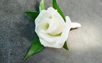 Classic Lusy White Boutonnière
