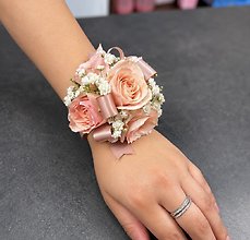 Blush Spray Rose Wrist Corsage
