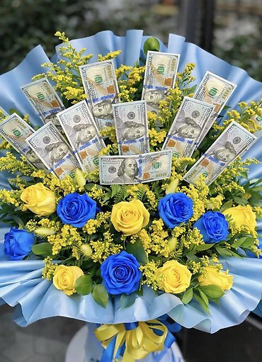 Yellow And Blue Roses Money Bouquet