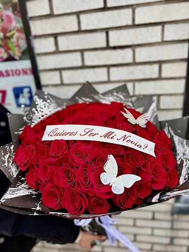 Red Roses Bouquet W/Banner