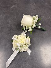 Set  rose wristlet corsage