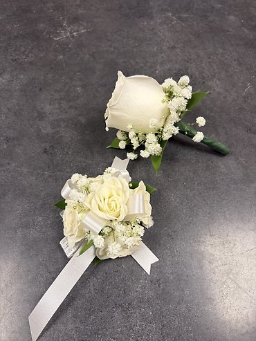 Set  rose wristlet corsage