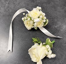 Classic White Spray Rose Corsage & BoutonniÃ¨re Set