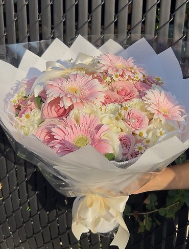 Mix PINKS W/Gerberas